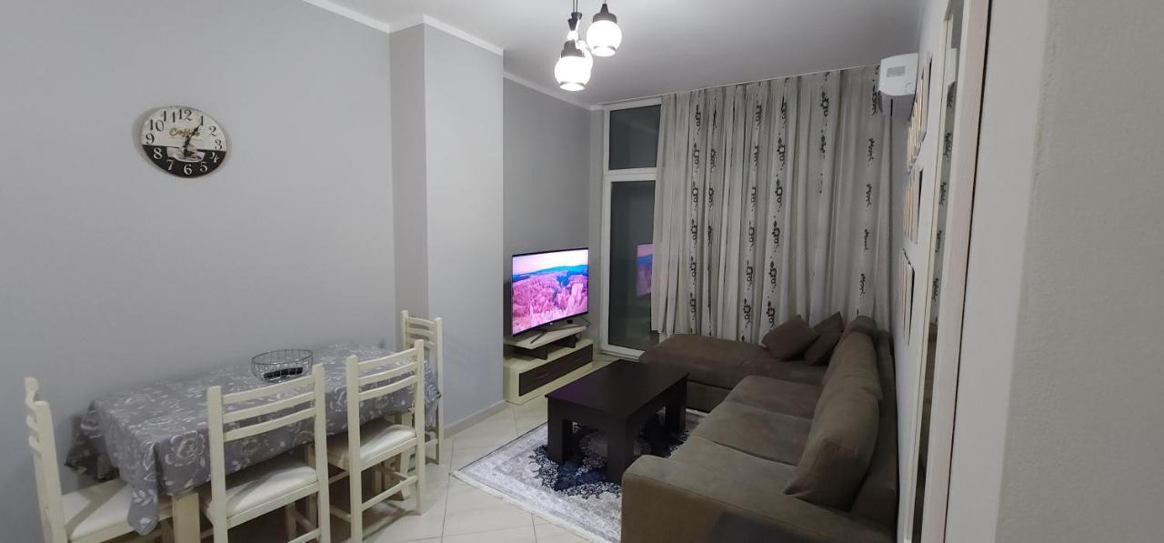 Pleasing Place With Free Parking On Site In Tirana Komuna E Parisit Exteriör bild