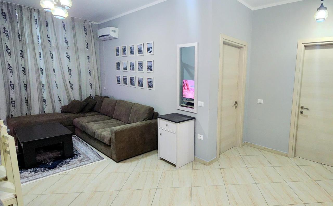 Pleasing Place With Free Parking On Site In Tirana Komuna E Parisit Exteriör bild