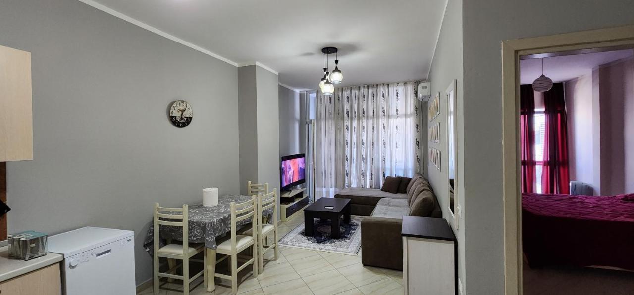 Pleasing Place With Free Parking On Site In Tirana Komuna E Parisit Exteriör bild