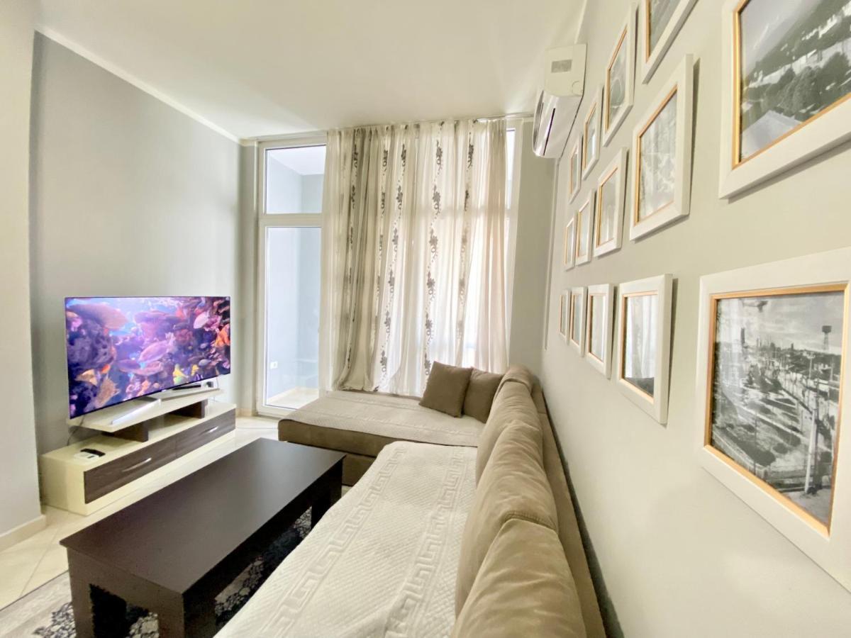 Pleasing Place With Free Parking On Site In Tirana Komuna E Parisit Exteriör bild