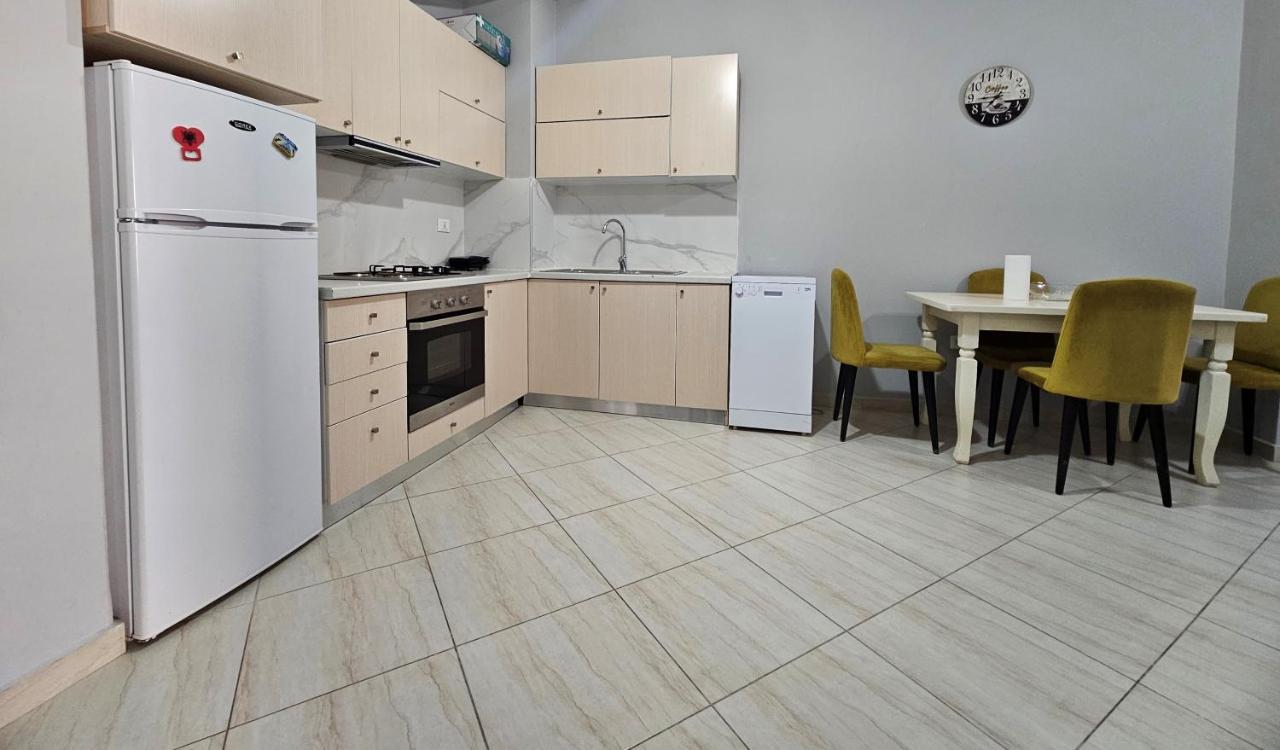 Pleasing Place With Free Parking On Site In Tirana Komuna E Parisit Exteriör bild