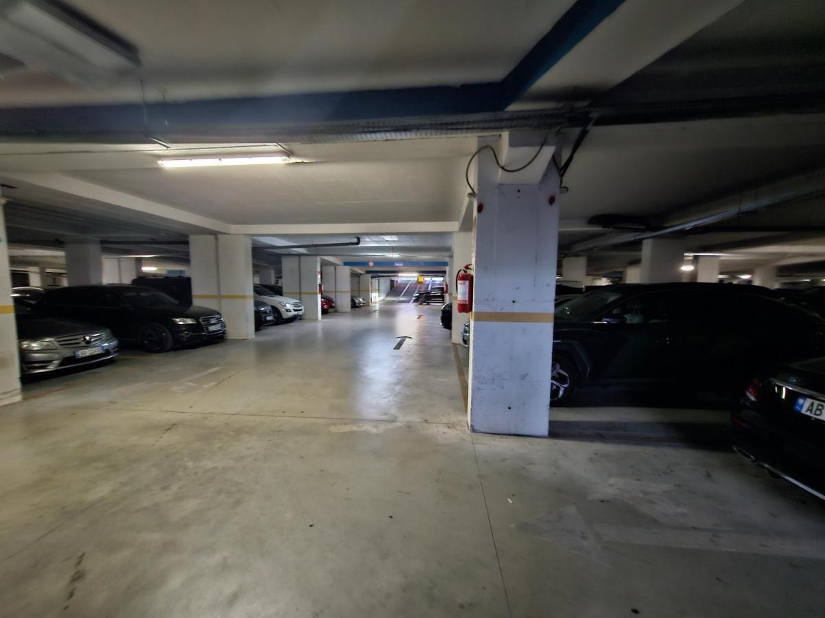 Pleasing Place With Free Parking On Site In Tirana Komuna E Parisit Exteriör bild